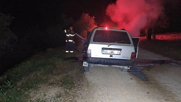 Seyir halindeki otomobil yandı