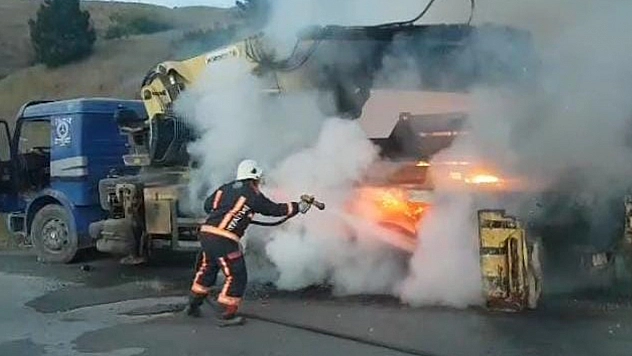 Seyir Halindeyken Alev Aldı