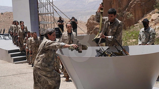 Silah bırakan PKK'lı gruptan açıklama: Silahlarımızı özgür irademizle imha ediyoruz