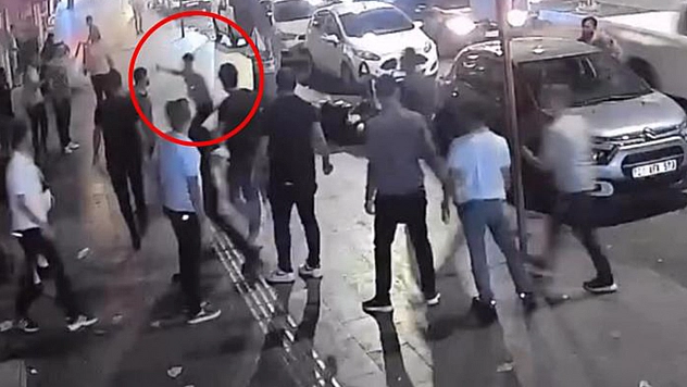 Silahlı, Bıçaklı, Sandalyeli Kavga!