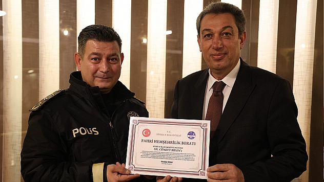 Sivrice Emniyet Müdürü Bilen'e fahri hemşerilik ve üstün başarı belgesi
