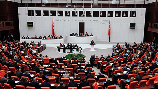 Siyaset irtifa kaybediyor
