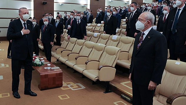 Siyaset, Selama Muhtaç