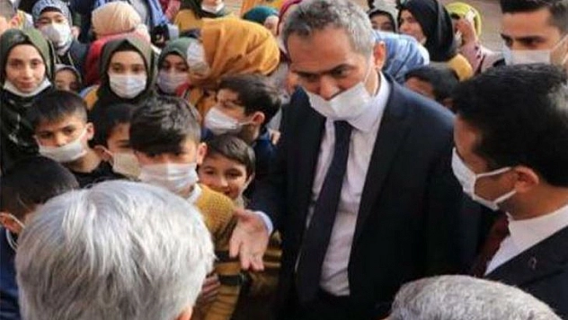 'Siz Ne Biçim Adamlarsınız?'