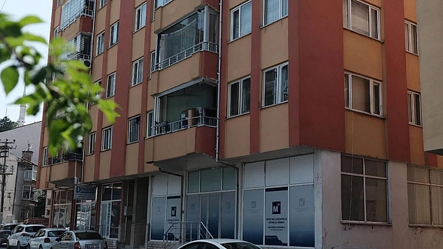 Şok iddia: Genç kız çıplak halde hocasından kurtulmak için balkondan atladı