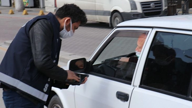 Sokağa çıkanlar polisten kaçamadı