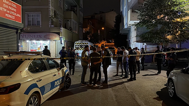 Sokak ortasında silahlı kavga: 3 yaralı