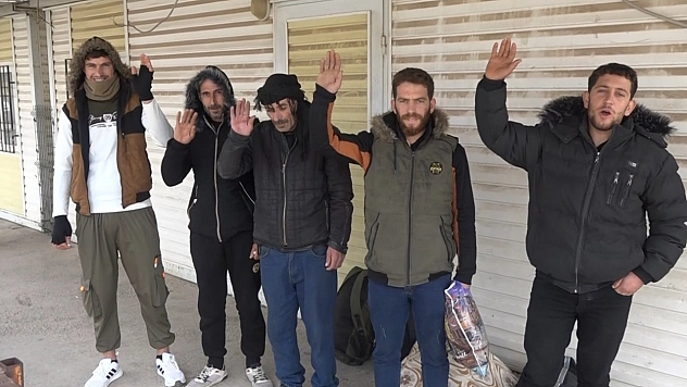 Suriyeliler Türkiye'ye teşekkür ederek memleketlerine dönüyor