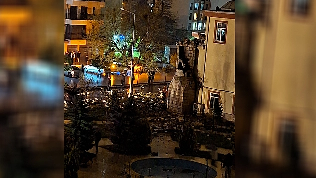 Sürsürü Camii'ne yıldırım düştü