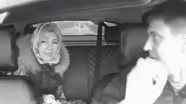 Taksiyi kabusa çevirdi: Dans müziğine sinirlenip şoförü machete ile tehdit etti