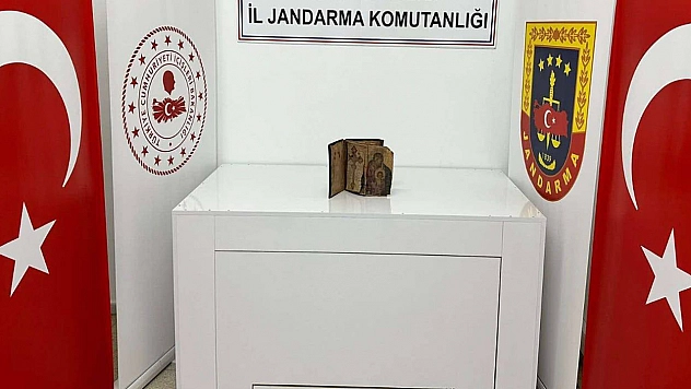 Tarihi Eser Kitap Ele Geçirildi