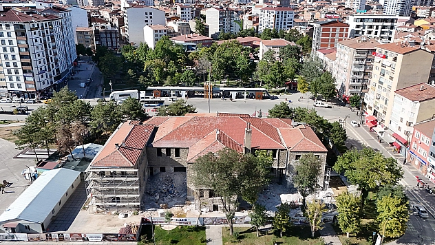 Tarihi Öğretmenevi'nde restorasyon çalışmaları sürüyor