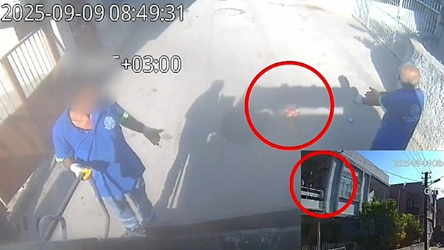 Temizlik görevlisinin dövülme anı kameraya yansıdı