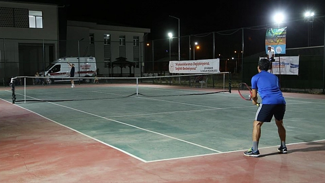 Tenis Turnuvası Başladı Raketler Konuşuyor!