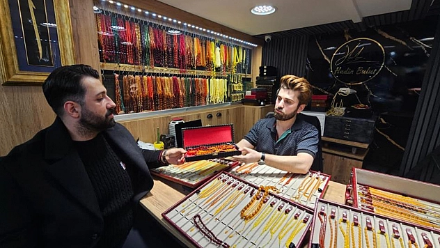 Tespih tutkusu sınır tanımadı: 1 milyon 600 bin liralık osmanlı kehribarı aldı