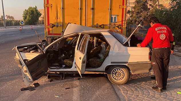 Tıra çarpan otomobilin sürücüsü hayatını kaybetti