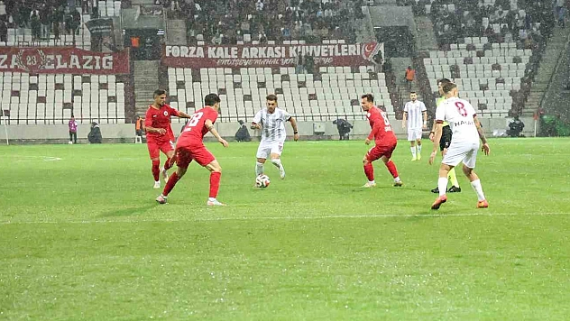 Tribünler doldu, ceza gecikmedi!