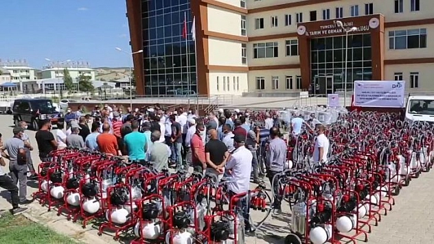 Tunceli'de çiftçilere süt sağım makinesi ve soğutma tankı dağıtıldı