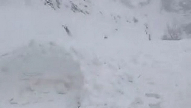 Tunceli'de çığ nedeniyle 2 yol kapatıldı