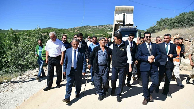 Tunceli'de köy yolları sıcak asfalta tanışıyor