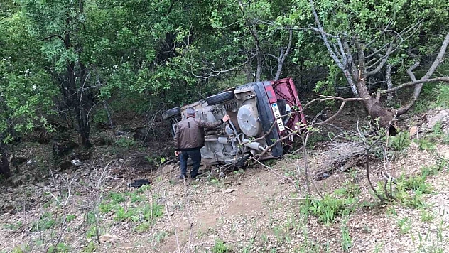 Tunceli'de şarampole devrilen araçtan sürücü sağ kurtuldu