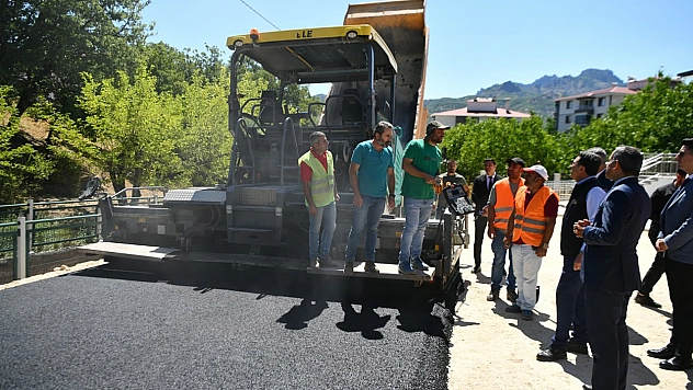Tunceli'de sıcak asfalt serimine başlandı