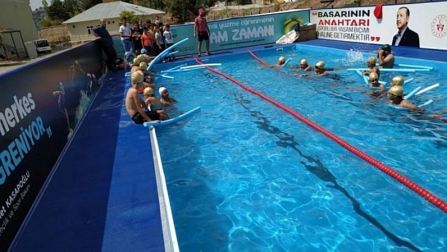 Tunceli'de yüzme bilmeyenler için portatif yüzme havuzu oluşturuldu