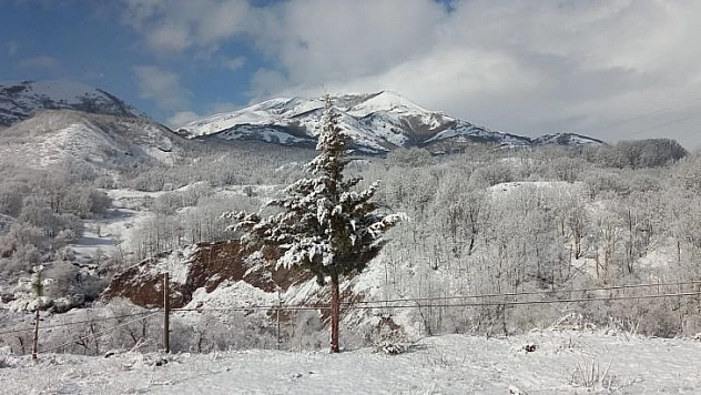 Tunceli'ye kış geri geldi, kar yağdı