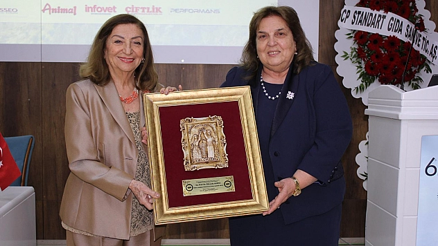 Türk Kadınlar Konseyi Derneği Genel Başkanı Prof. Dr. Sema Temizer Ozan '6.Uluslararası Tavukçuluk Kongresinde'
