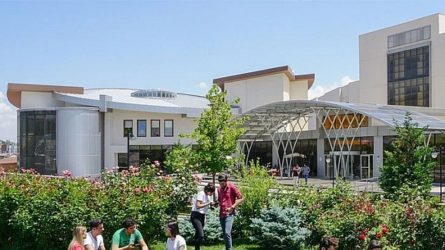 Ufuk Üniversitesi 4 Öğretim Üyesi alıyor