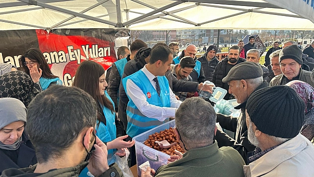 Ülkü Ocakları Elazığ İl Başkanlığı'ndan lokma ikramı