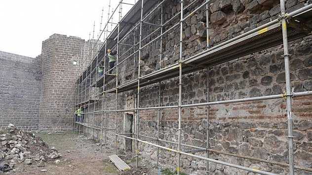 UNESCO Listesindeki Diyarbakır Surlarının 5'inci Etap Restorasyon Çalışmaları Başladı