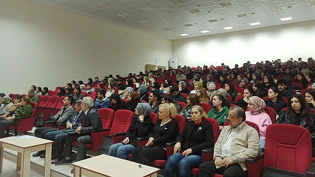 Üniversite öğrencilerine 'Kadına yönelik şiddetle mücadele' semineri