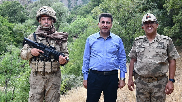 Vali Aygöl, Aliboğazı'nda askerlerle bir araya geldi