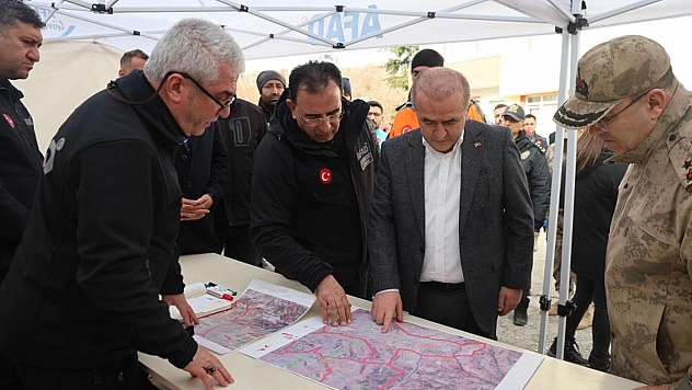 Vali Hatipoğlu: 'Arama ve tarama faaliyetleri geniş bir alan içerisinde devam ediyor'