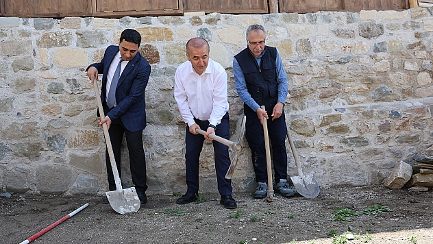 Vali Hatipoğlu ilk kazmayı vurdu, 5 bin yıllık kalede kazı başladı