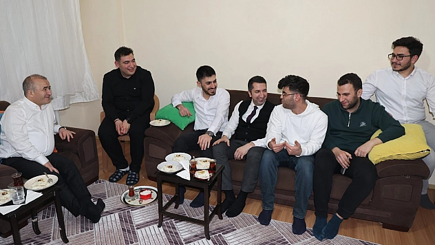 Vali Hatipoğlu öğrencilerle iftar sofrasında buluştu
