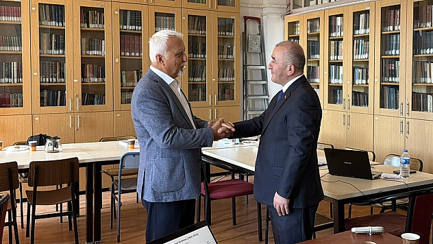Vali Numan Hatipoğlu akademik yolculuğunda önemli bir eşiği daha aştı