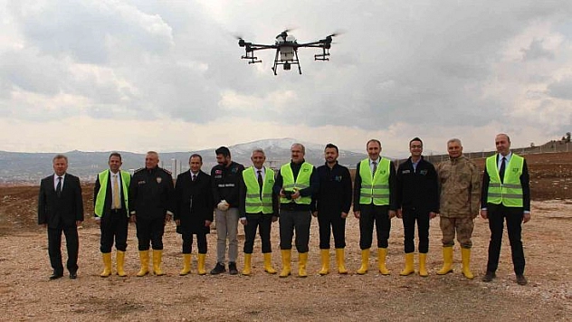 Vali Ömer Toraman Lavanta Bahçesini Dron İle İlaçladı