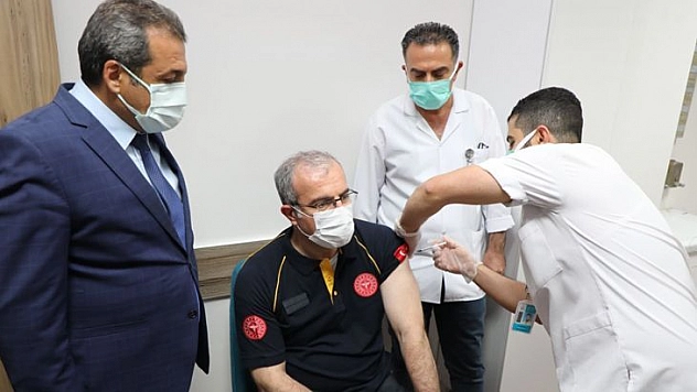 Vali Toraman 3. Doz Aşısını Oldu