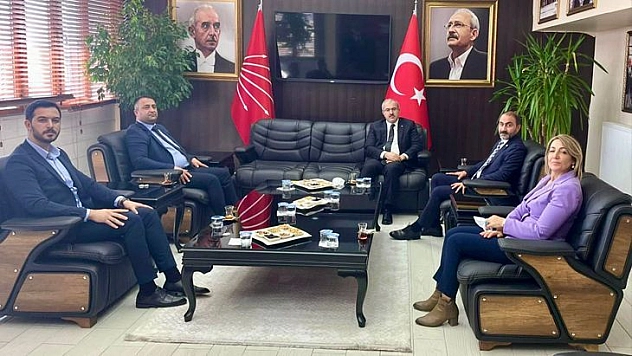 Vali Toraman CHP İl Başkanlığı'nı ziyaret etti