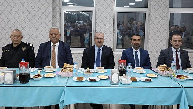 Vali Toraman ve Başkan Şerifoğulları, Muhtarlarla İftar Yaptı