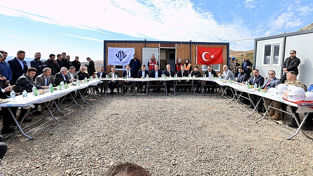 Vali Usta, AFAD konutlarını inceledi