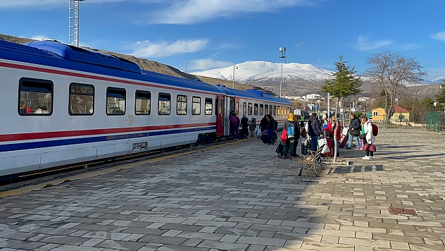 Van Gölü Ekspresi Kış Sezonunun İlk seferine Başladı