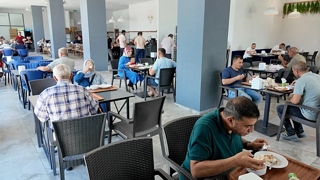 Vatandaşlar, Şehir Lokantası'nın kaliteli hizmeti ve uygun fiyatlarından memnun