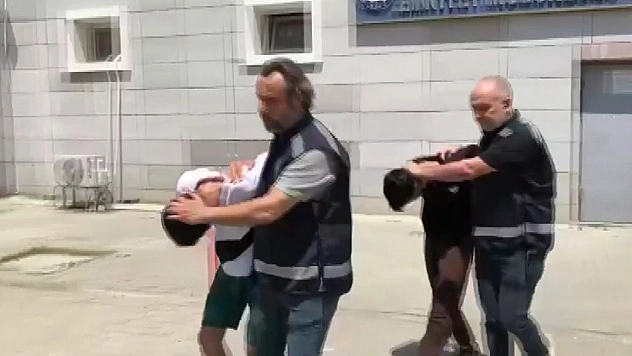 'Vatandaşlık vereceğiz' yalanıyla altınlarını aldılar