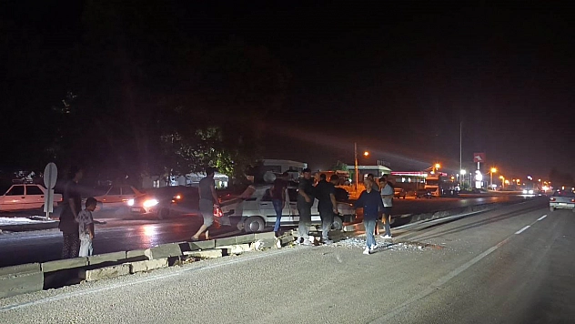 Yan yatan otomobilde emniyet kemeri hayat kurtardı