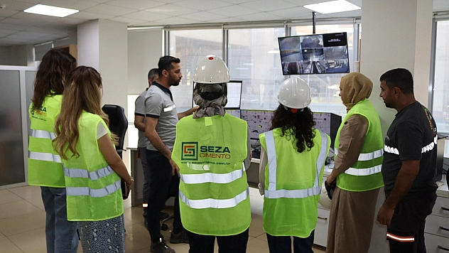 Yasemin Açık Vakfı bursiyerleri Seza Çimento'da stajda
