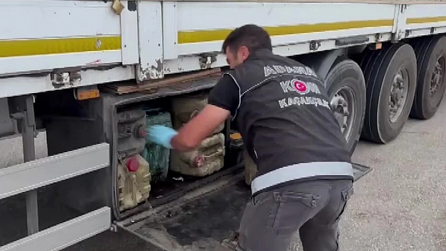 Yedek yakıt bidonunda 4 milyon TL değerinde kaçak telefon çıktı