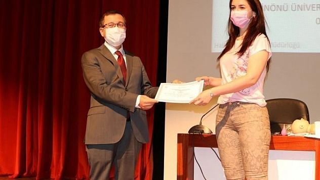 Yeni Doğan Canlandırma Programı'na katılanlara sertifika